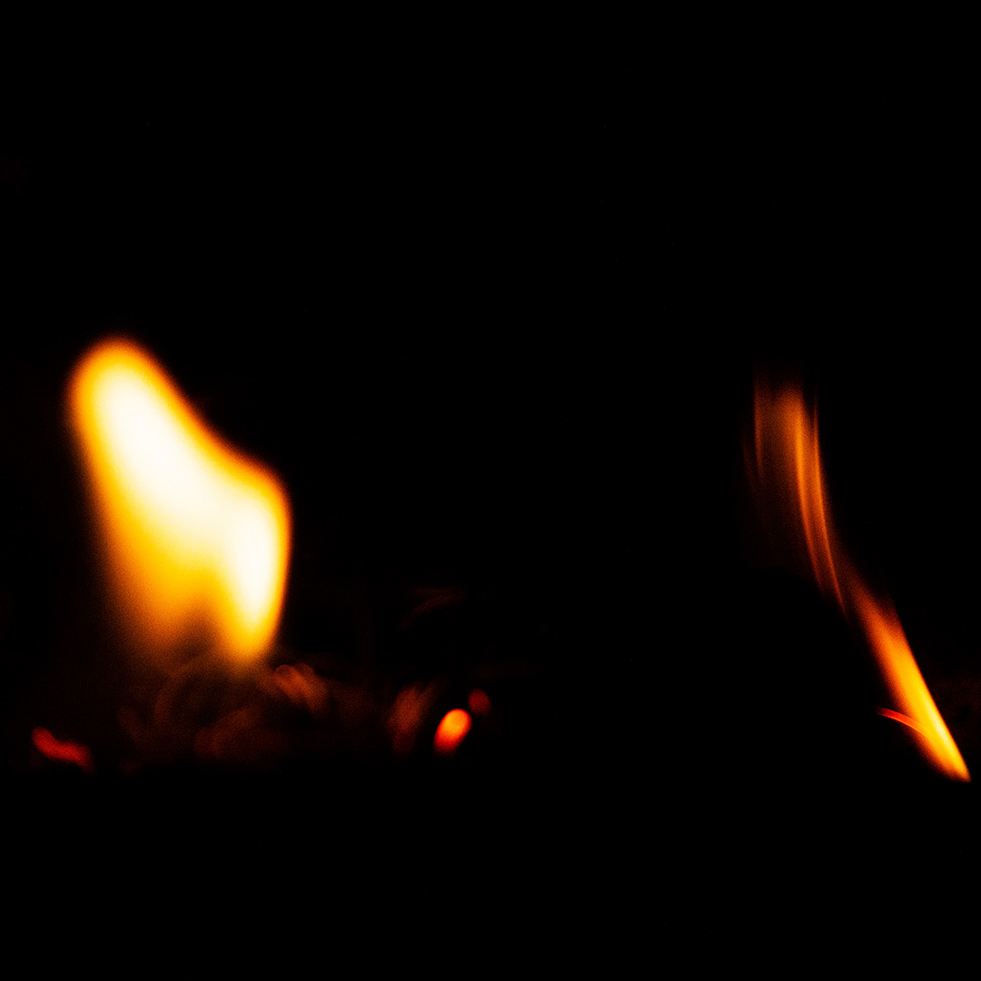 foto de llamas de fuego de una parrilla o barcacoa