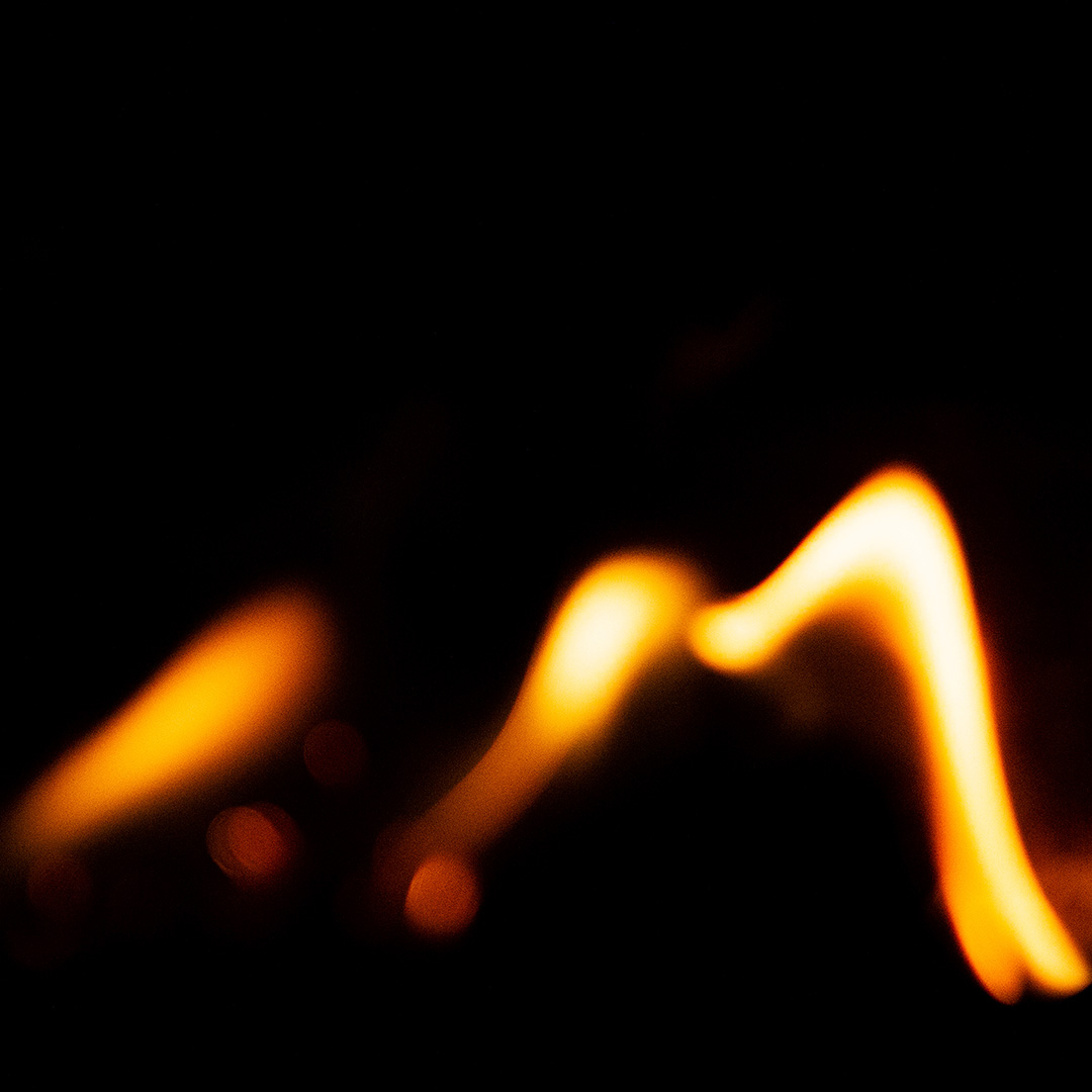 foto de llamas de fuego de una parrilla o barcacoa